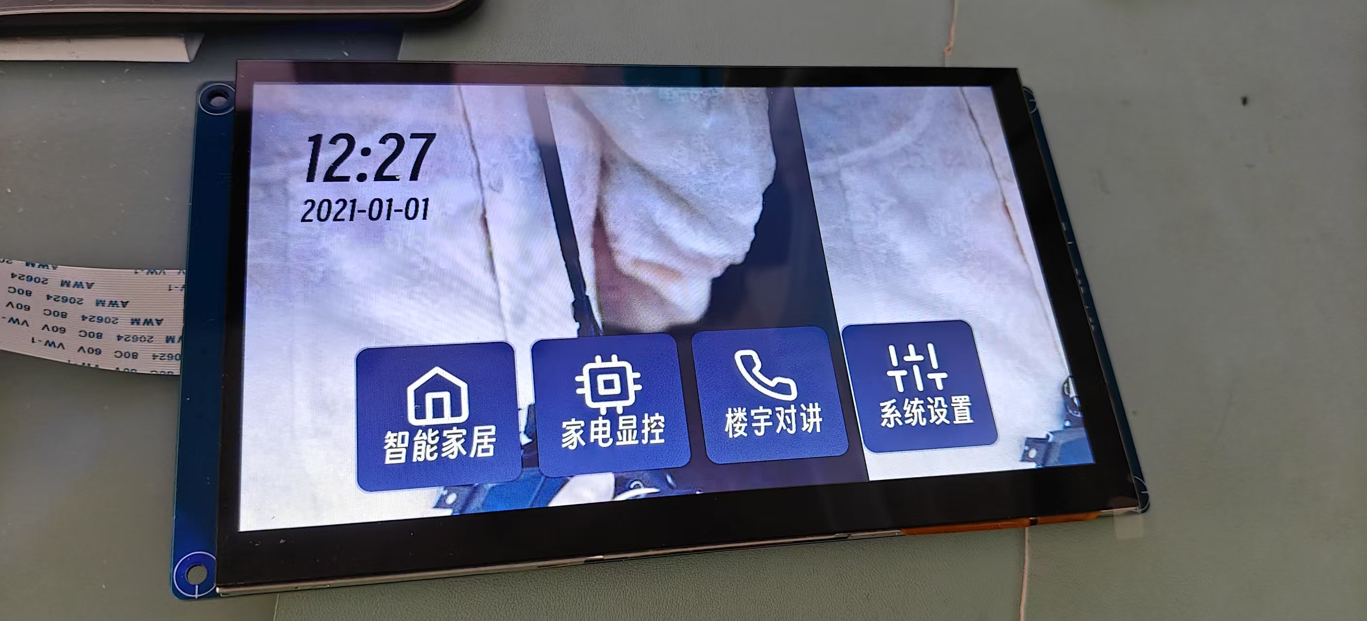 lcdshow.jpg